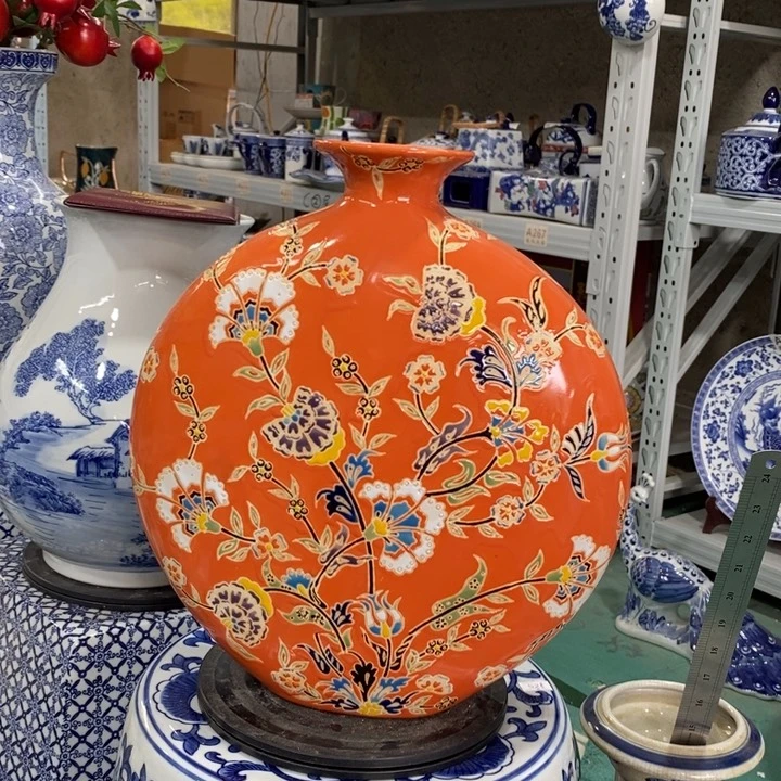 摆件手绘陶瓷粉彩浮雕抱月花瓶