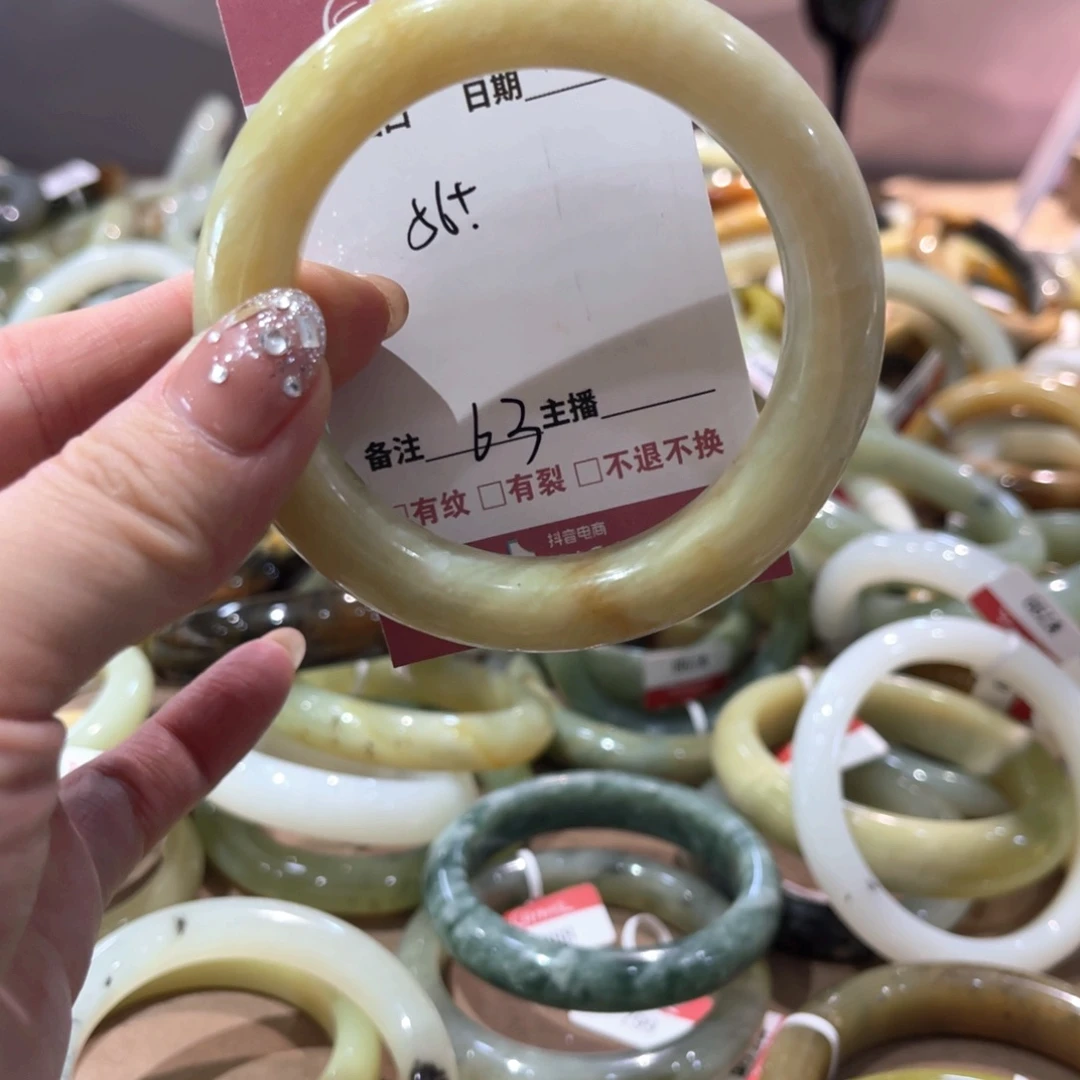 蛇纹石玉手镯未镶嵌当****影