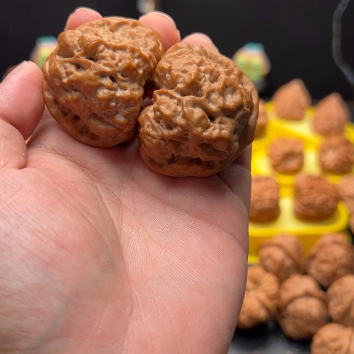 巴***萨文玩核桃把件蛤蟆头