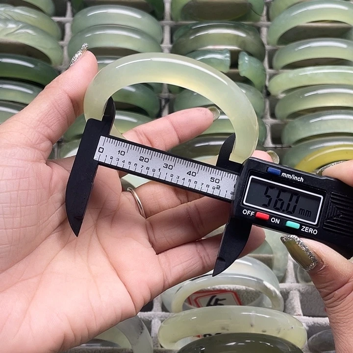 蛇纹石玉未镶嵌手镯75