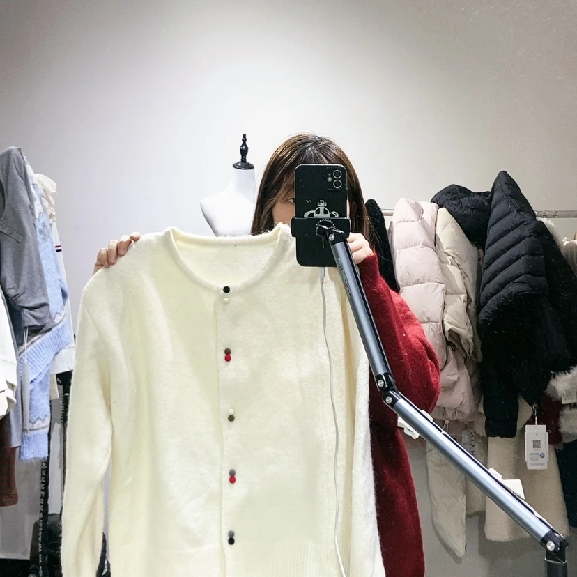 【闪购商品】米白开衫