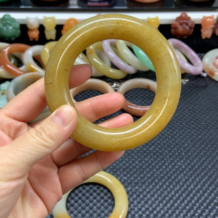 石英质玉未镶嵌手镯