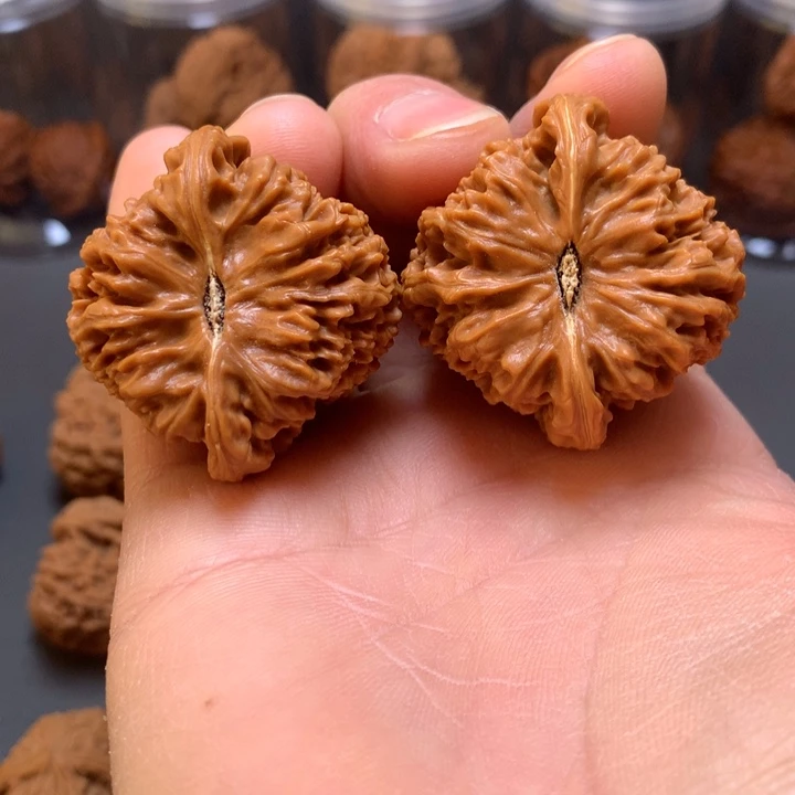 柏***字文玩核桃把件南疆石狮子头