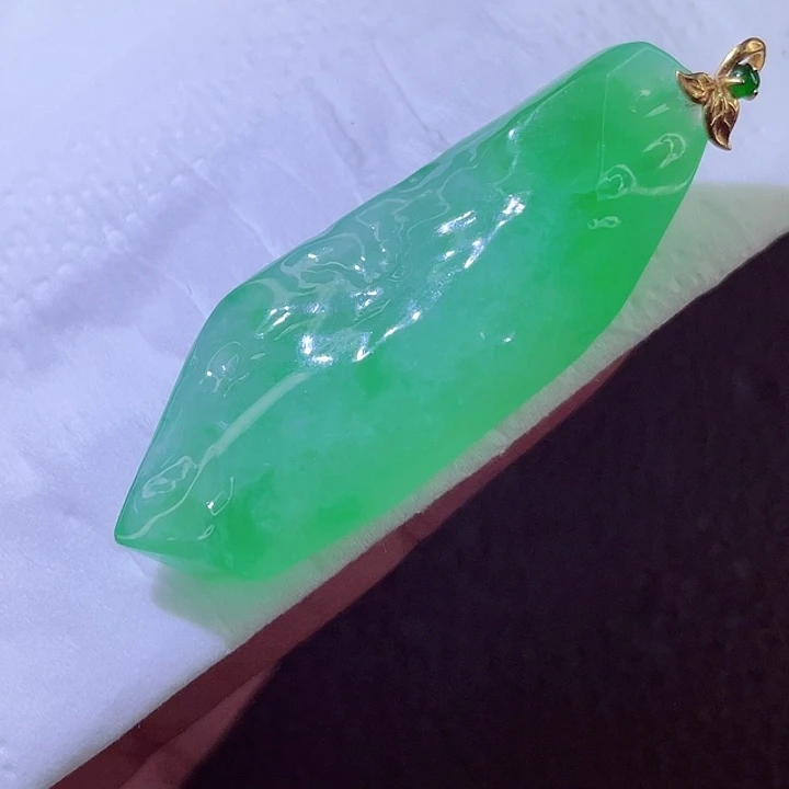 翡翠18K金镶嵌颈饰翡翠