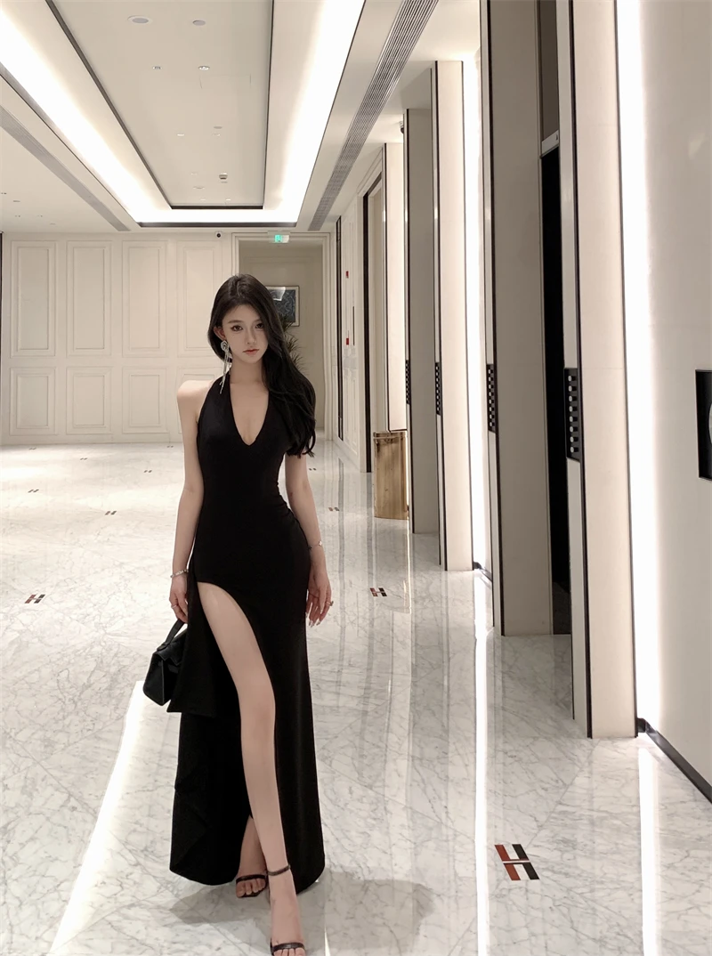 假日舞会挂脖连衣裙女装夏季赫本风高级感小礼裙修身显瘦性感长裙