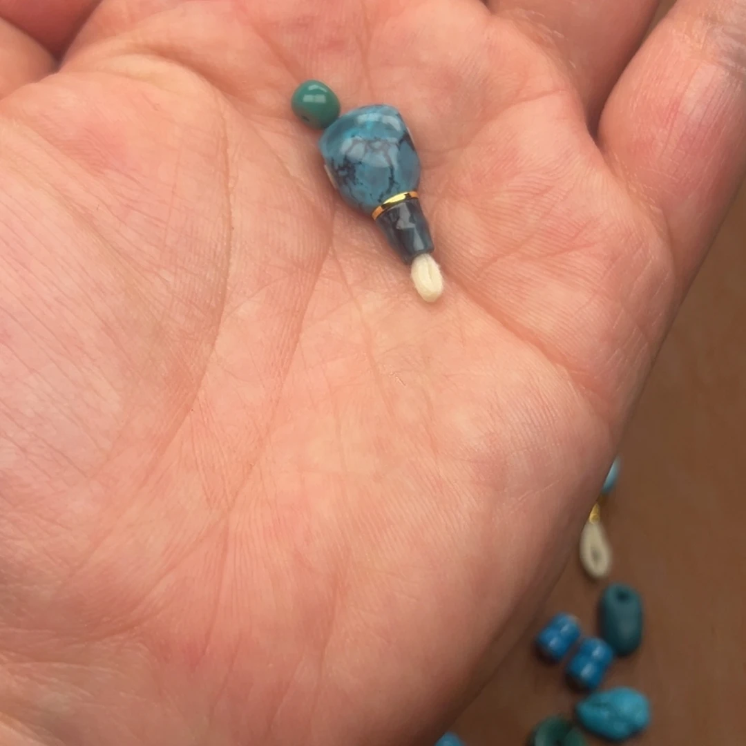 我****绿松石18K金镶嵌颈饰