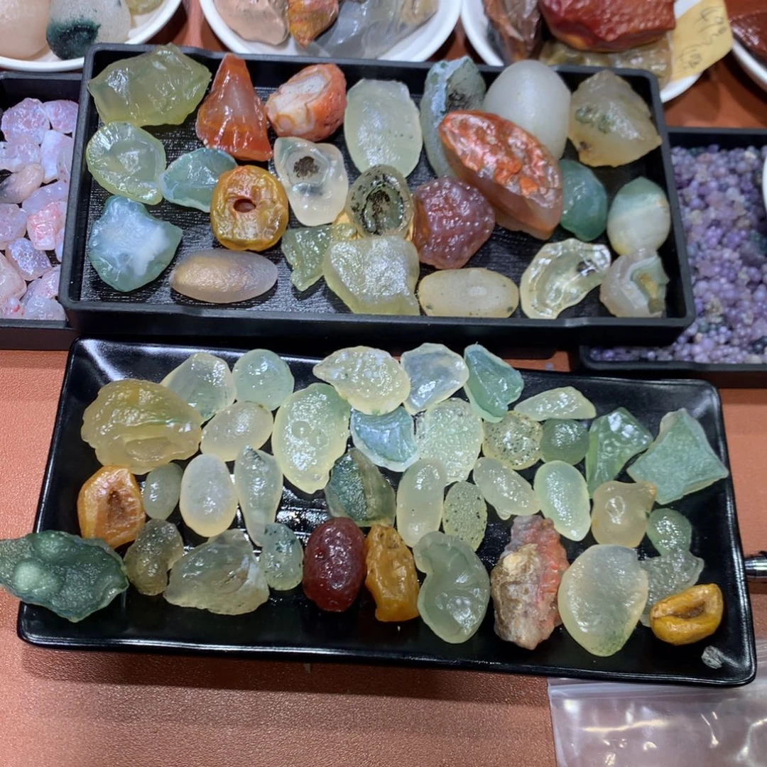 玛瑙石雕刻精美细腻