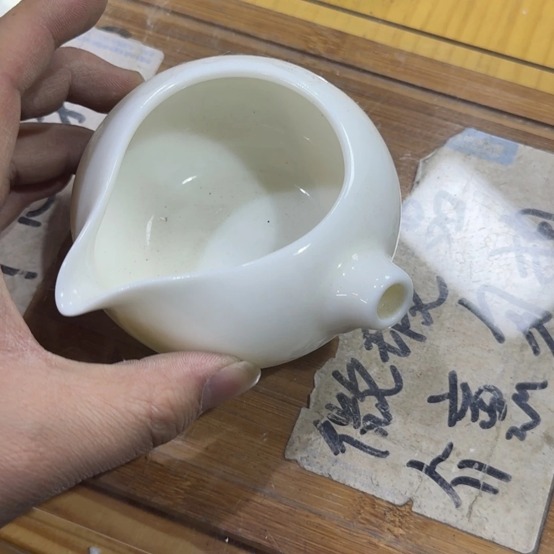 微瑕疵介意勿拍陶瓷器皿M600