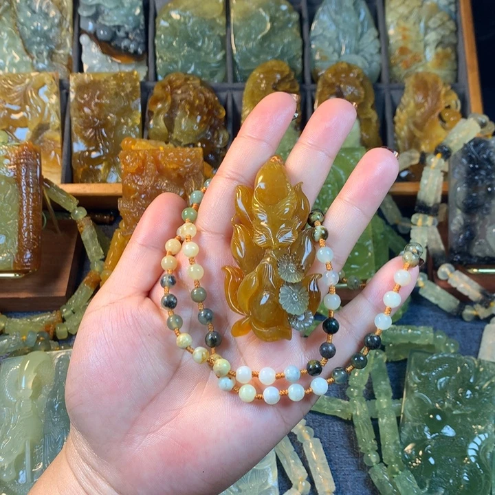 蛇纹石玉未镶嵌颈饰