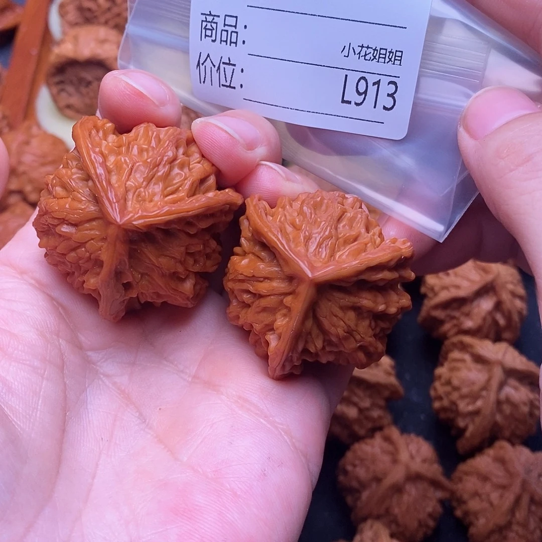王****把件文玩核桃三棱