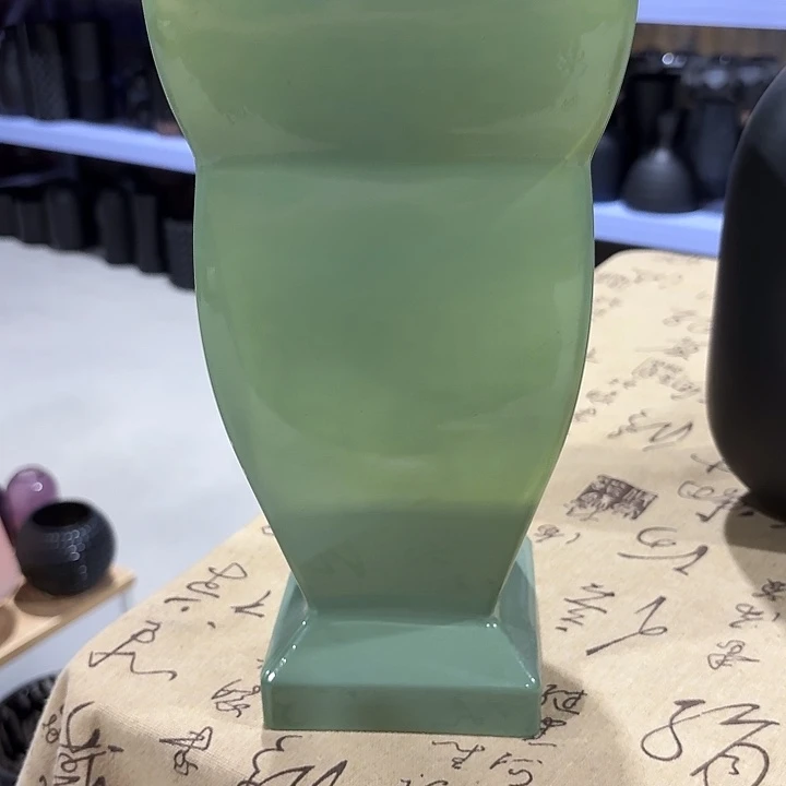 高度28厘米的方口花瓶