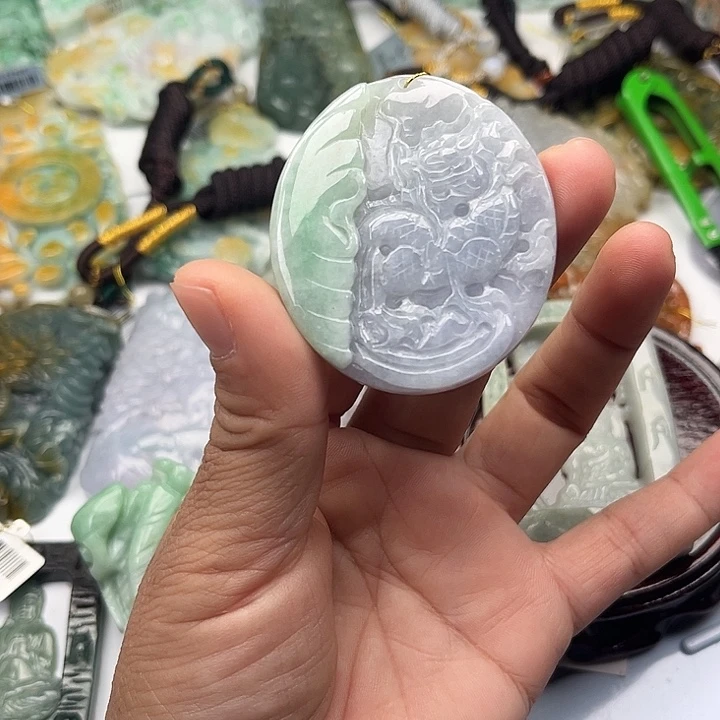 翡翠未镶嵌颈饰挂件