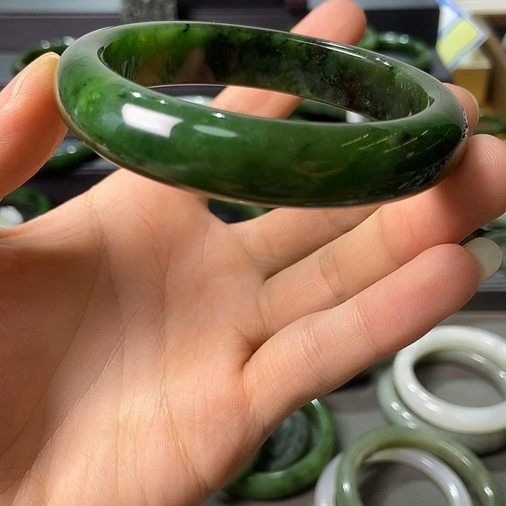 和田玉（碧玉）手镯未镶嵌