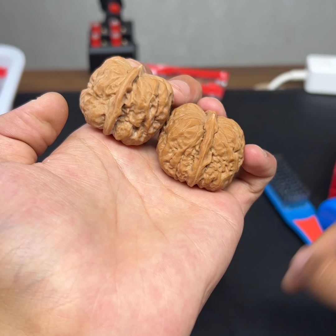 唯***一文玩核桃把件蛤蟆头 黄尖 微瑕 不退不换