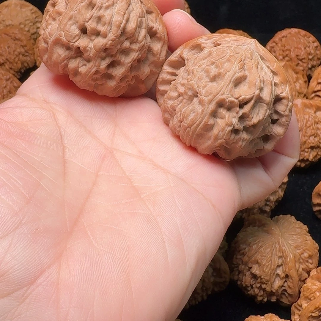 桃核吊坠三角白，精修