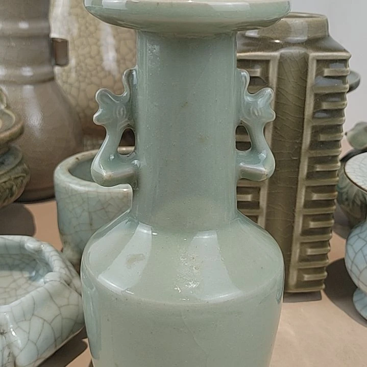 鄙***珍其他龙泉清油双耳瓶一个