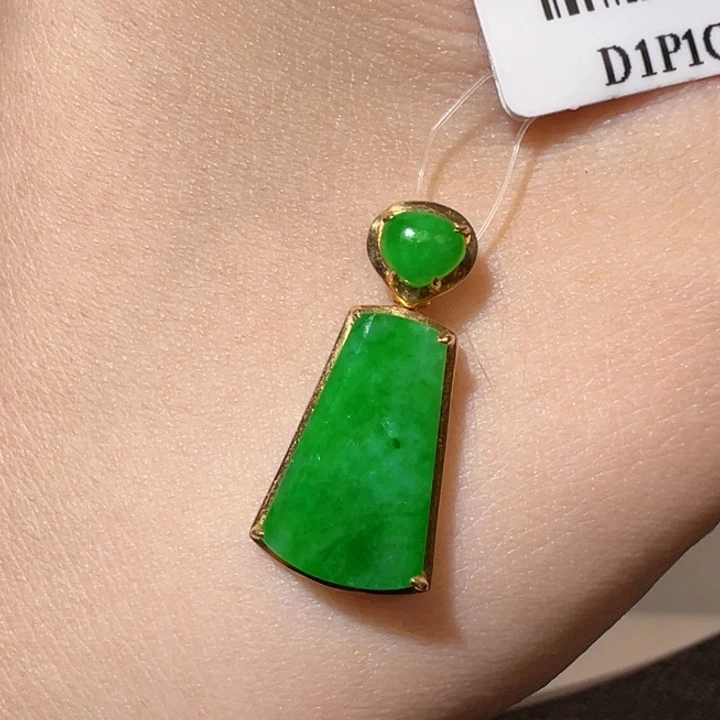 翡翠挂件18K金镶嵌翡翠