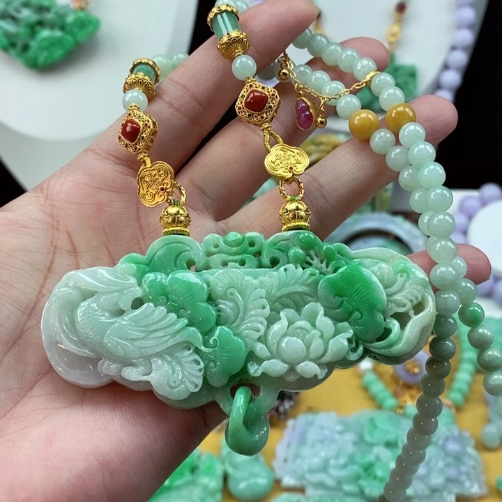 翡翠颈饰未镶嵌翡翠吊坠