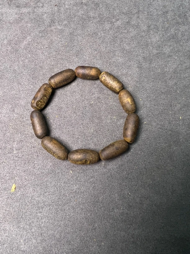 沉香Wo奇楠沉香沉水大留疤珠10克单圈多样性发一