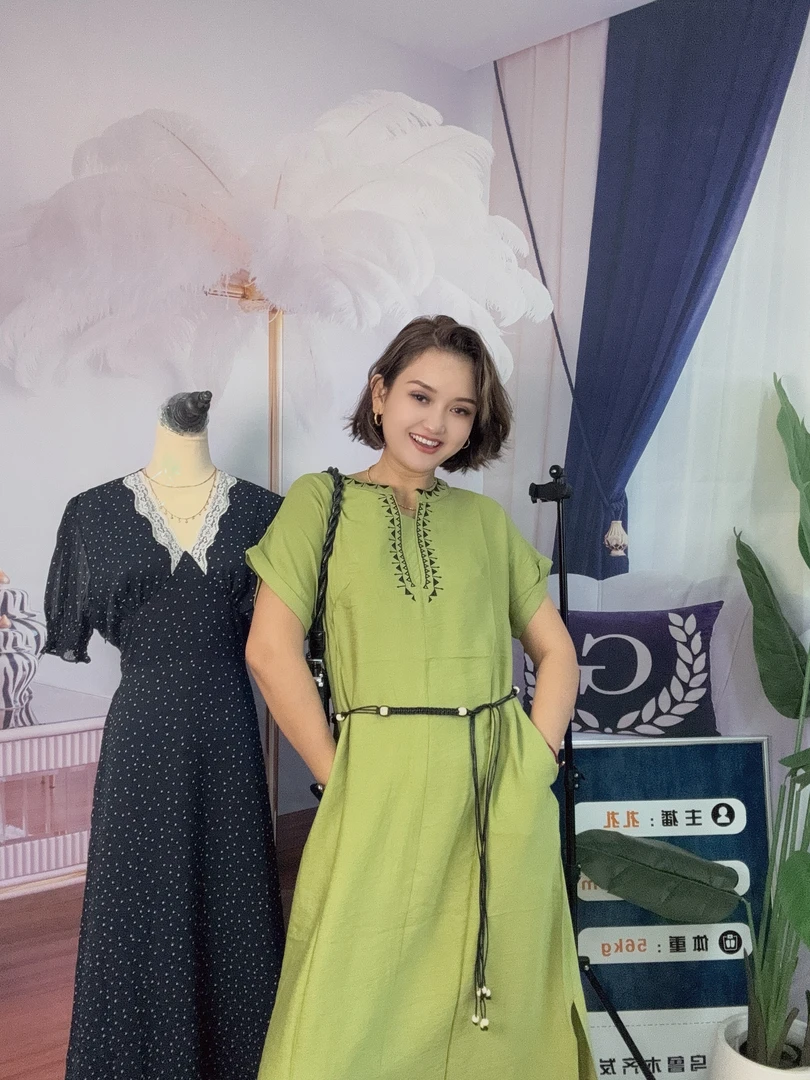 纯色收腰中长款民族风夏季时尚气质宽松显瘦减龄V领裙子腰带