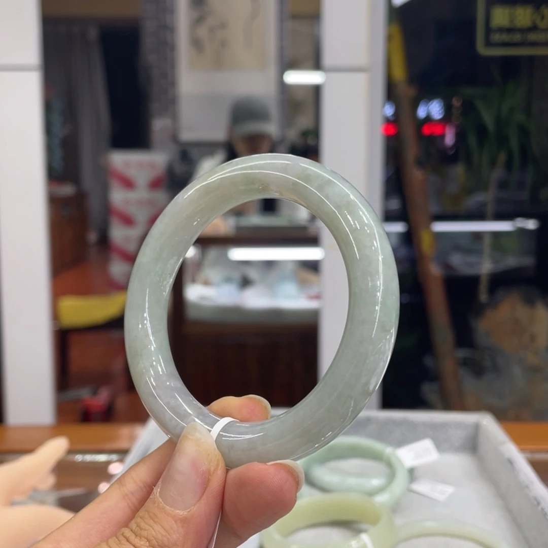翡翠手镯未镶嵌翡翠手镯