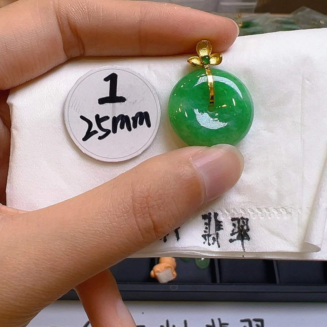 翡翠颈饰18K金镶嵌翡翠