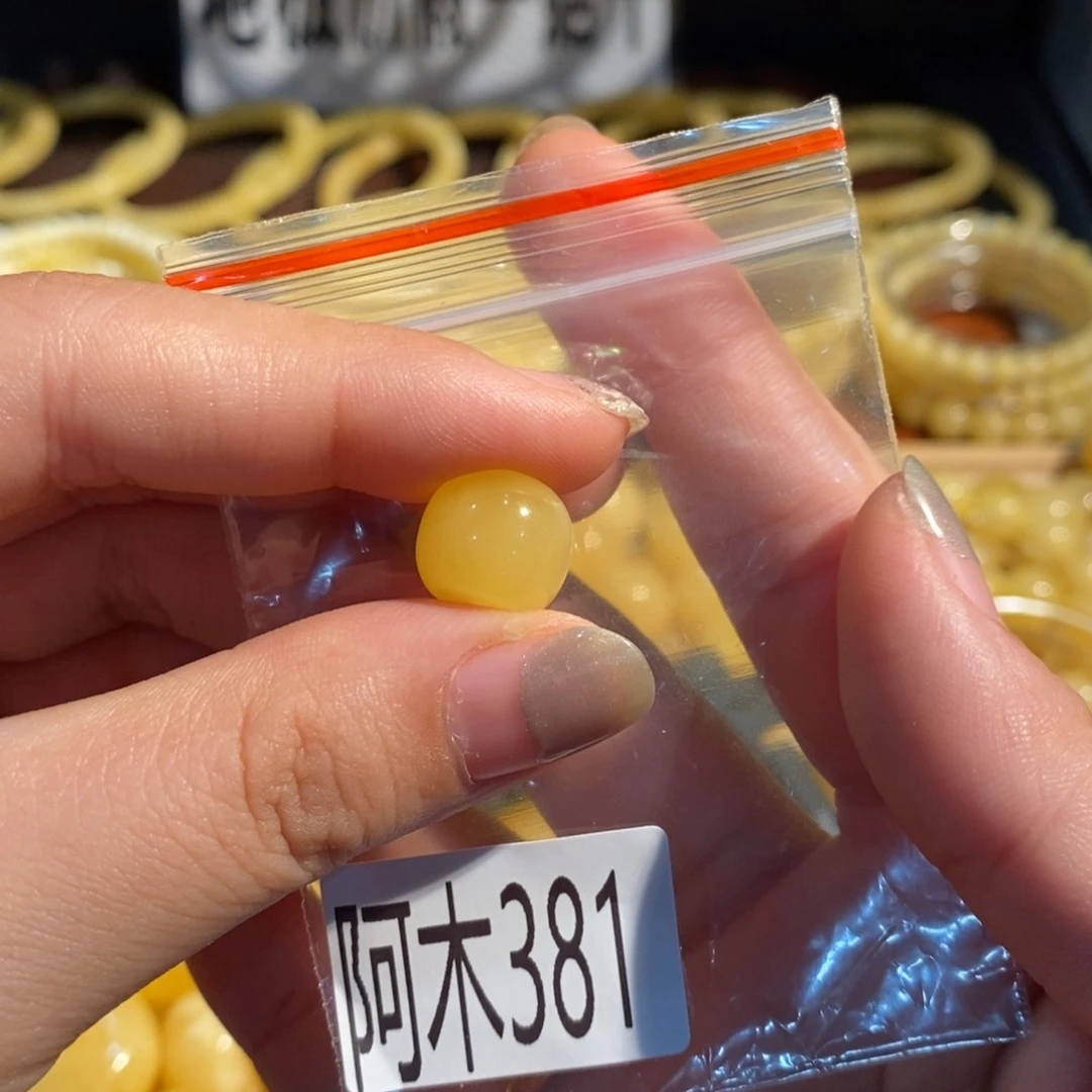 未镶嵌琥珀珠宝奇石381