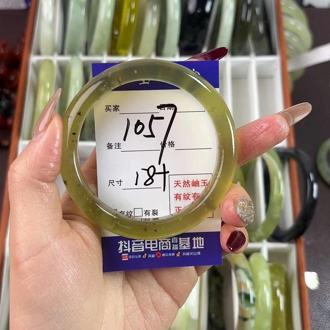 蛇纹石玉手镯未镶嵌悲****?
