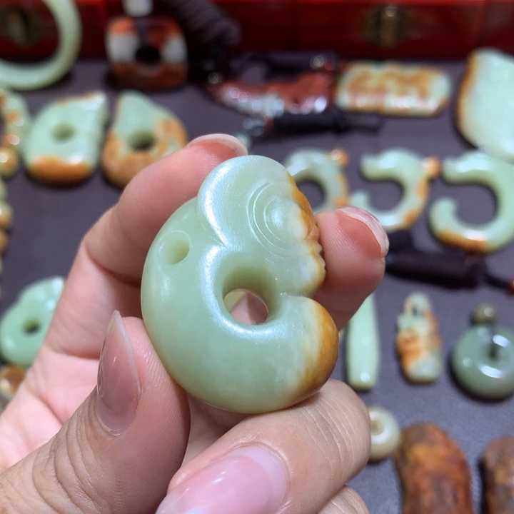 岫岩河磨玉（透闪石质玉）未镶嵌颈饰