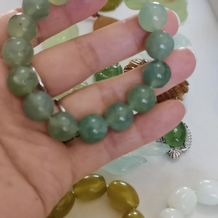 未镶嵌蛇纹石玉吊坠