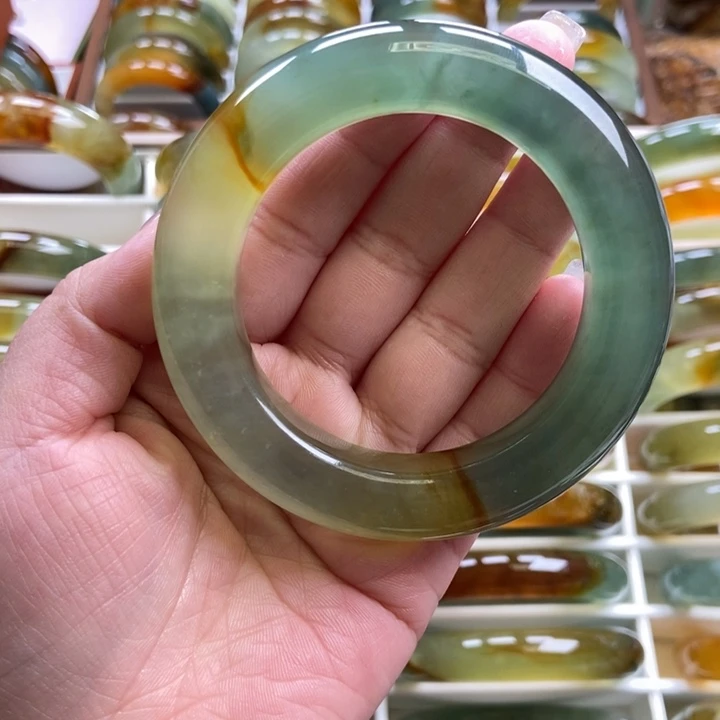 大***饺蛇纹石玉未镶嵌手镯