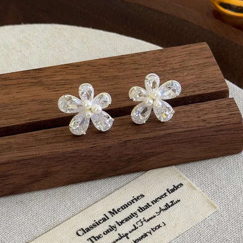 铜合金合成锆石耳饰 【87】银色花朵