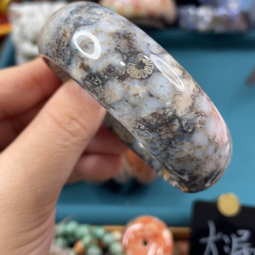 未镶嵌手镯硅化玉