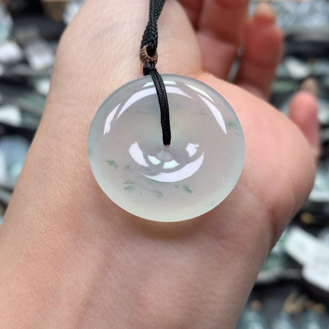 翡翠颈饰未镶嵌扣子