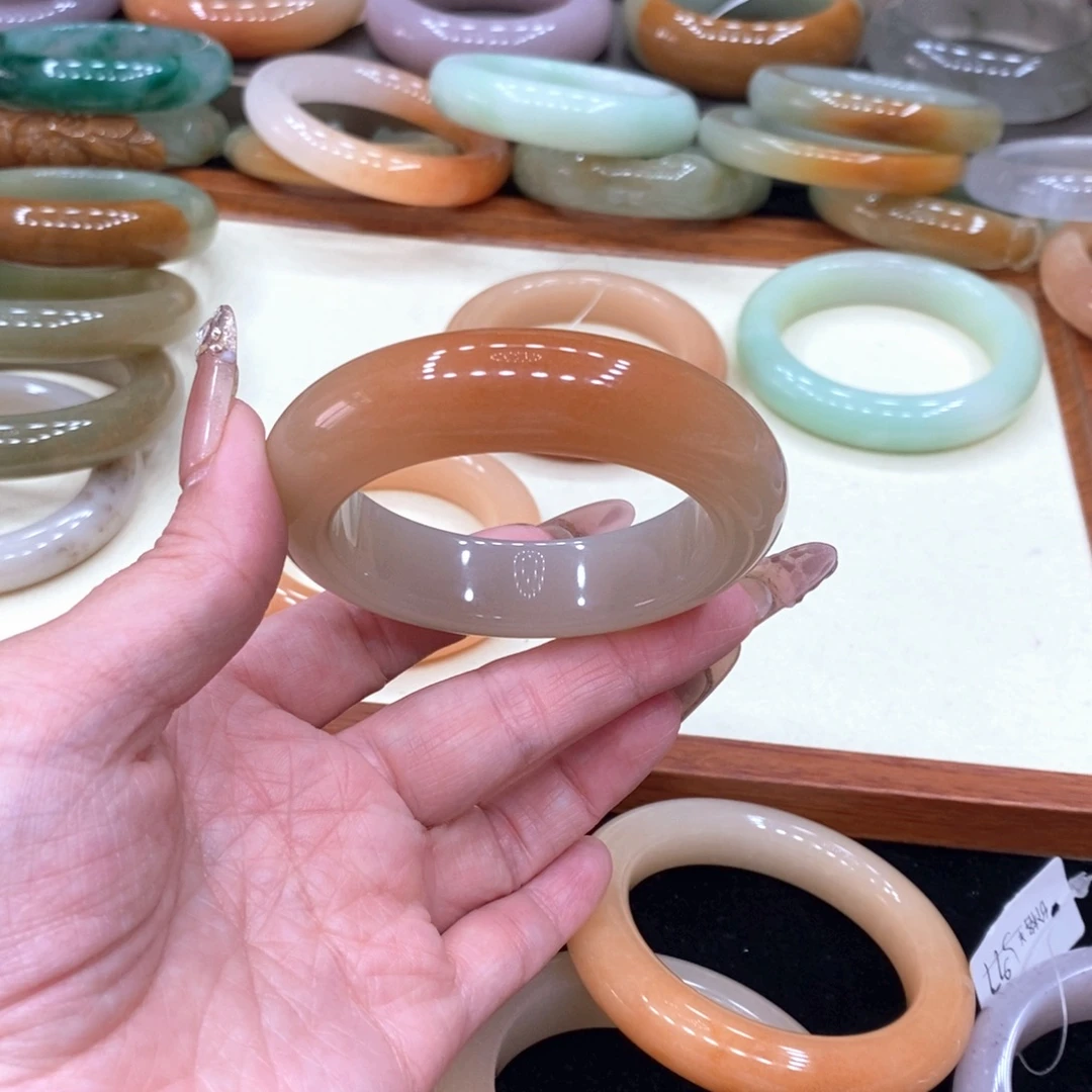 M***n石英质玉未镶嵌手镯