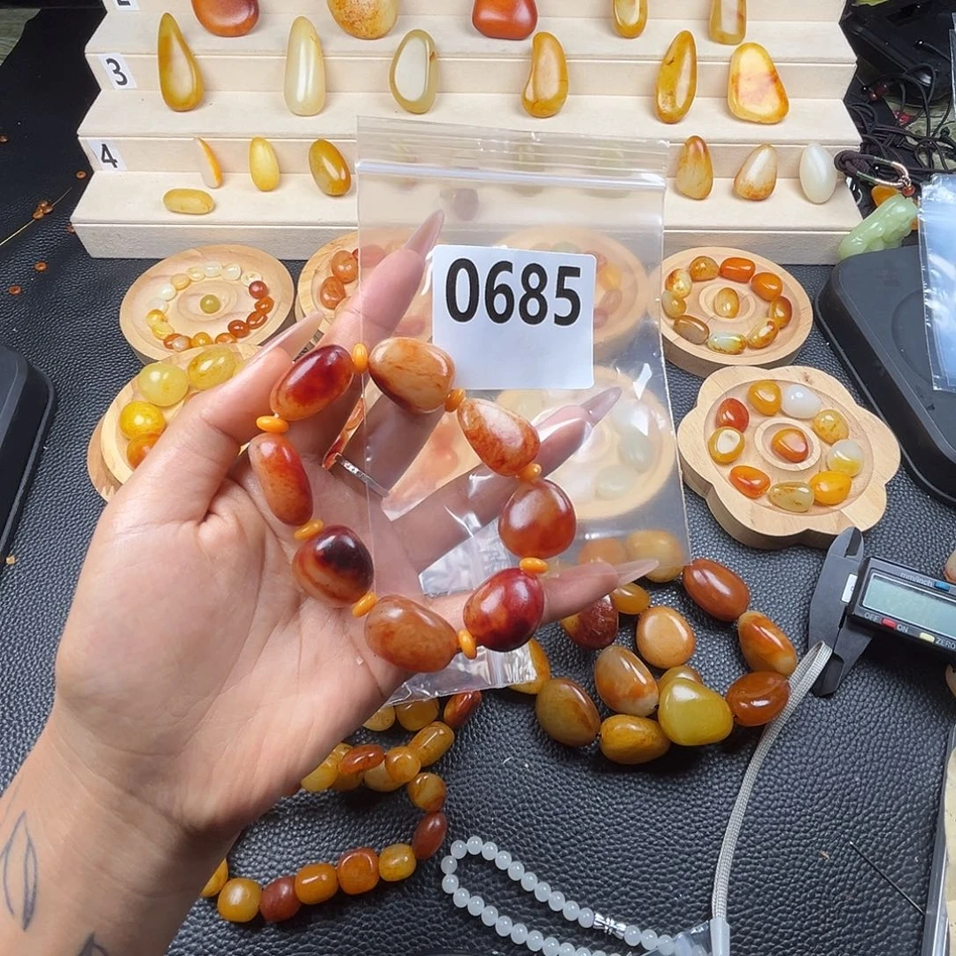 T***隗手串未镶嵌和田玉