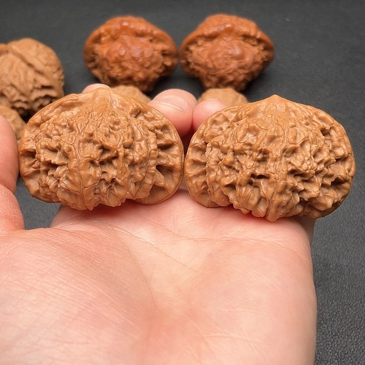 文玩核桃吊坠大官帽