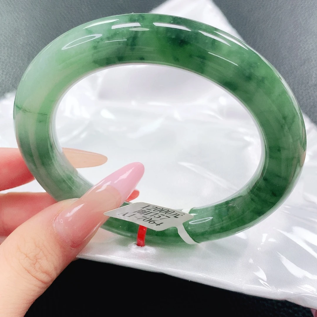 翡翠手镯未镶嵌57圈