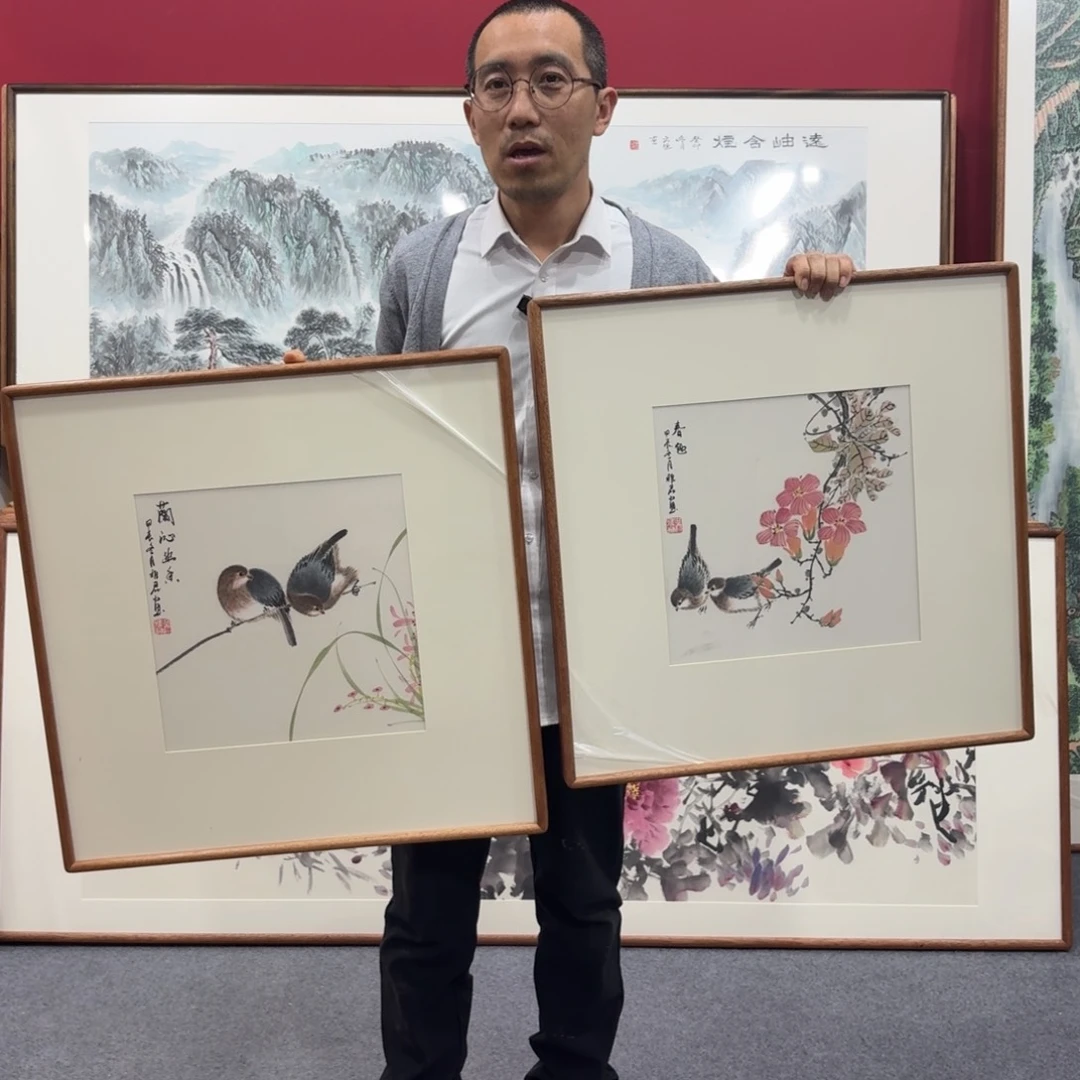 国画带框绘画作品