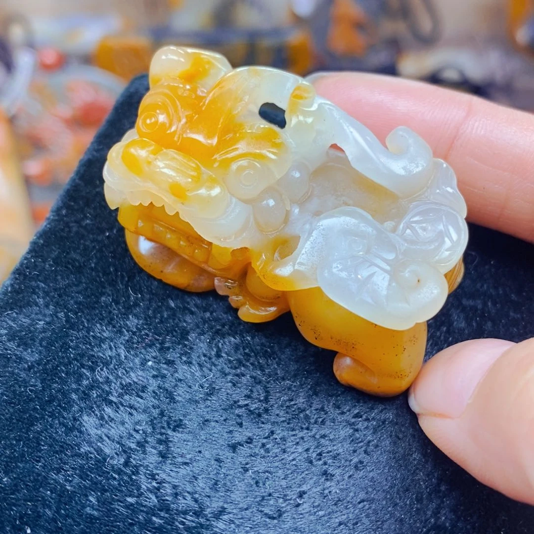 未镶嵌石英质玉（黄龙玉）颈饰