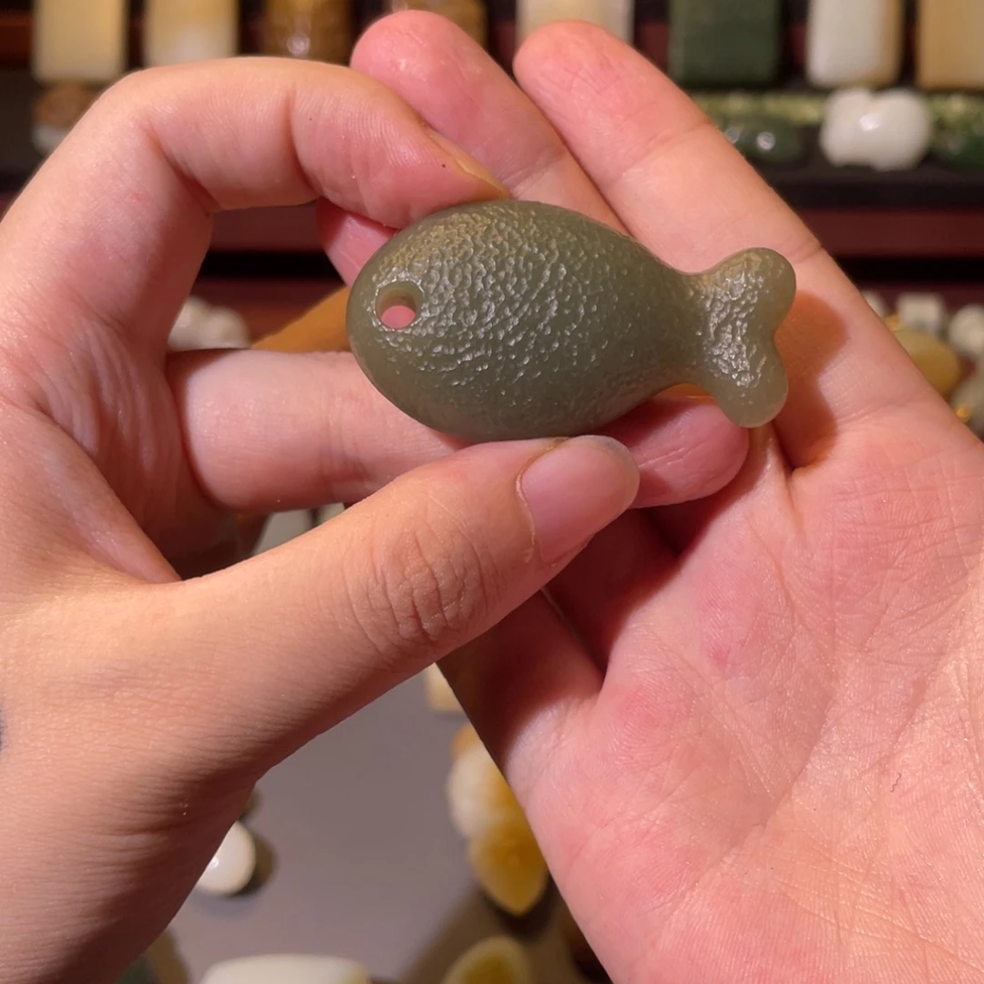 文***静和田玉未镶嵌颈饰