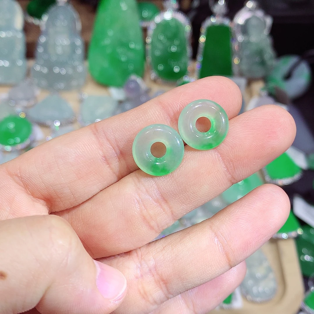 翡翠未镶嵌颈饰甜甜圈