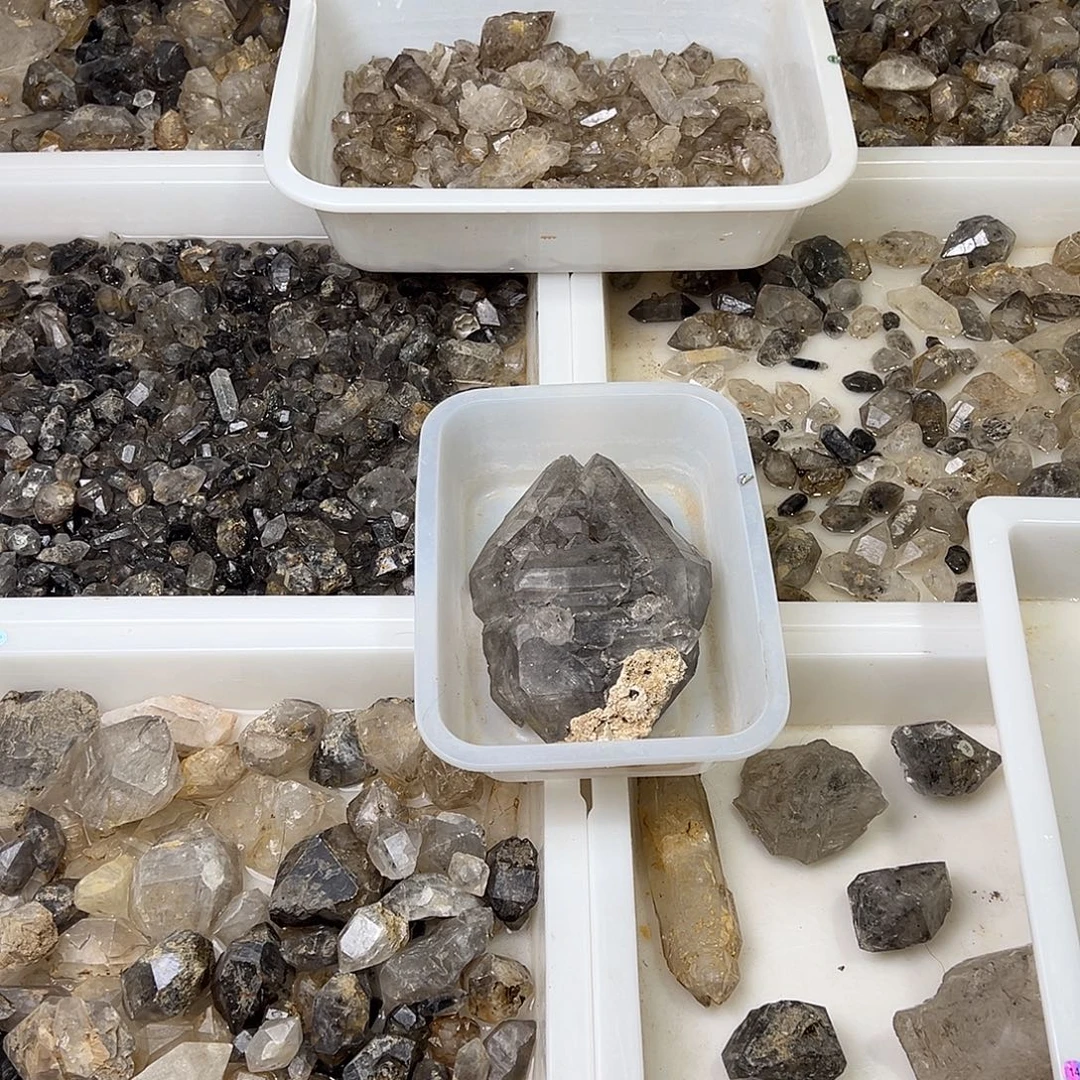 未镶嵌水晶珠宝半成品