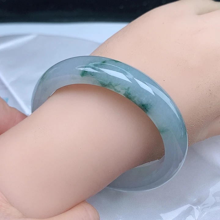 翡翠手镯未镶嵌天然