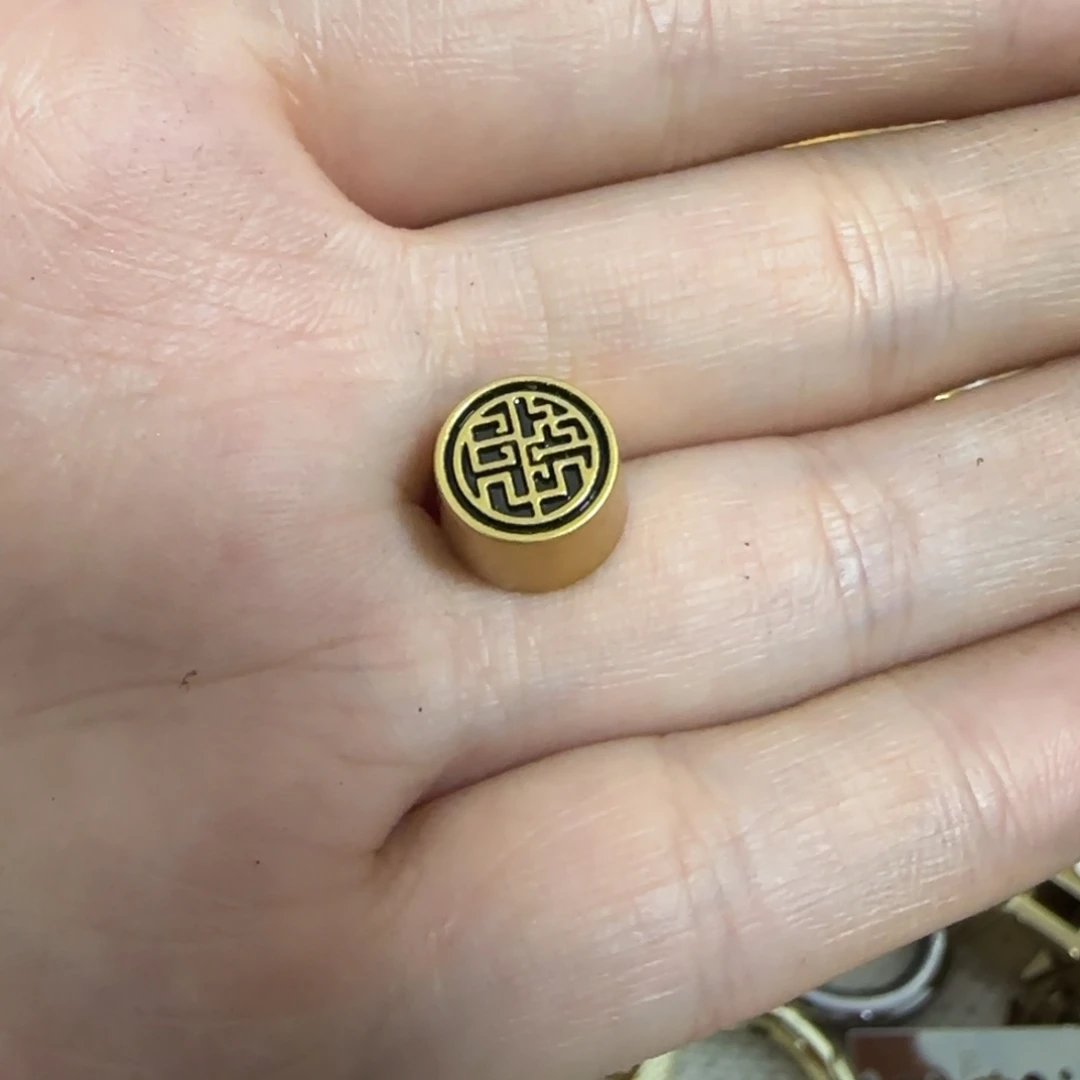 螺丝脚钉10元20个.