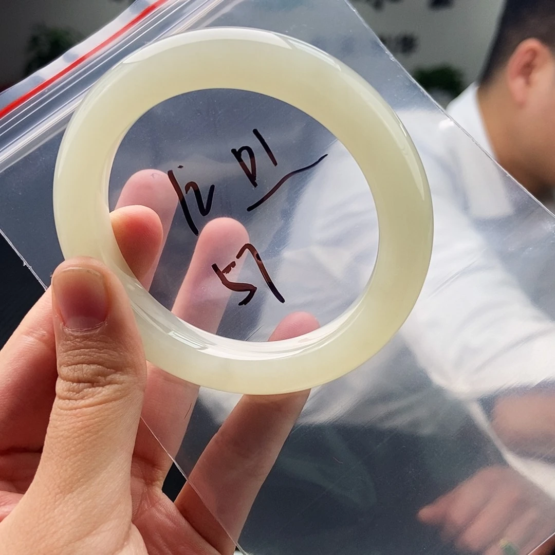 和田玉未镶嵌手镯拍一发一