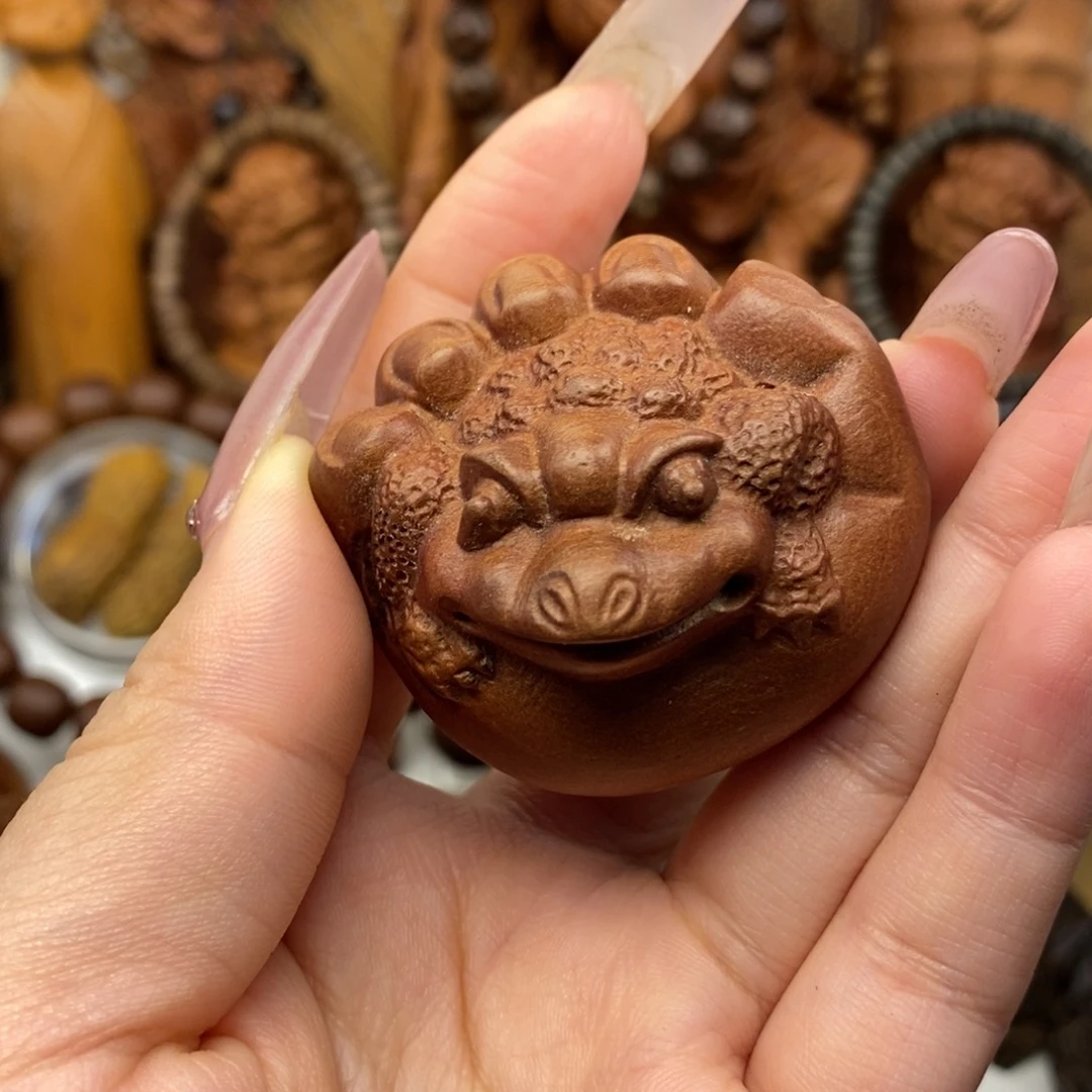 手串/手链檀香木迈索尔老山檀香掌中金蟾手把件奶香，微瑕