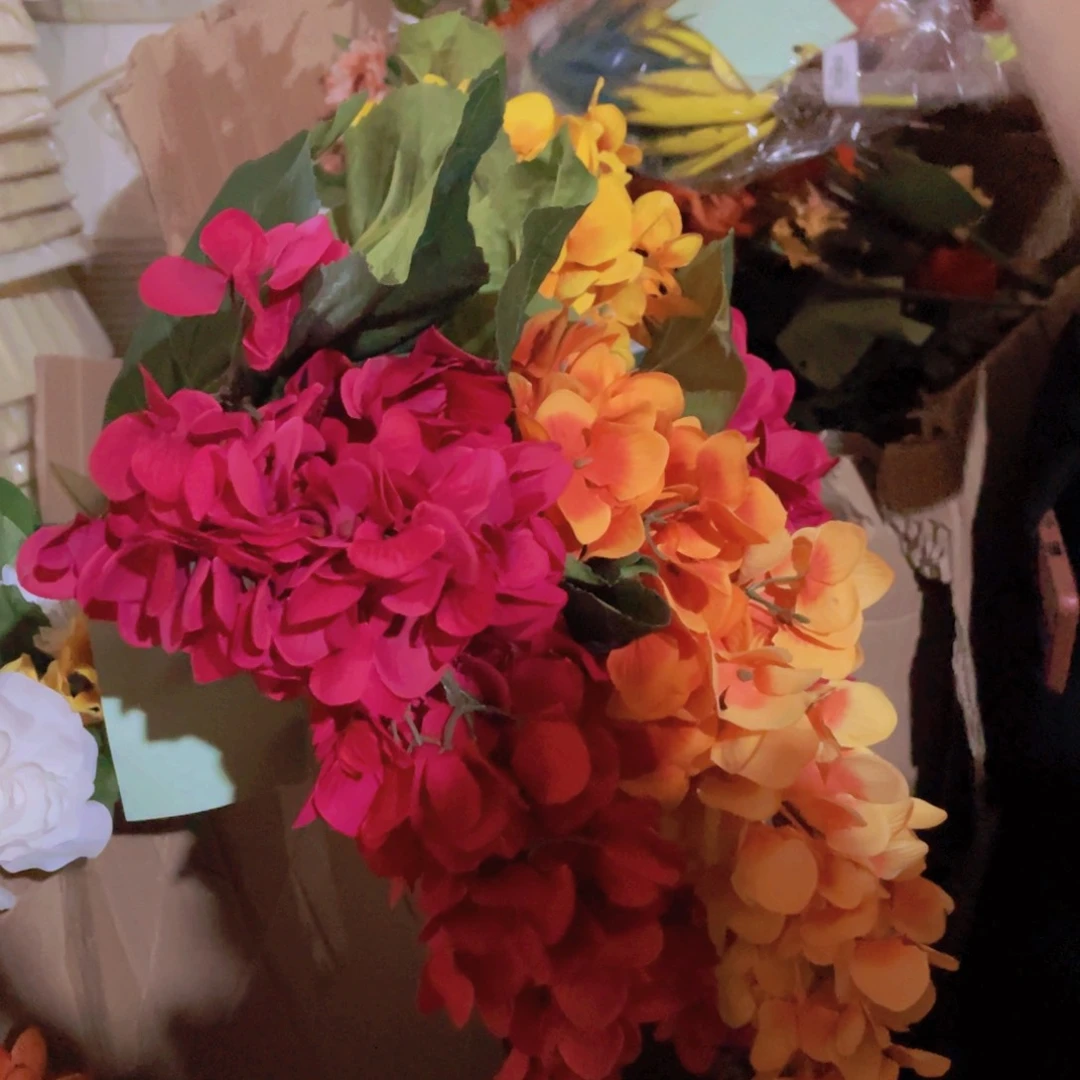 陶瓷花瓶，仿真绿植。4