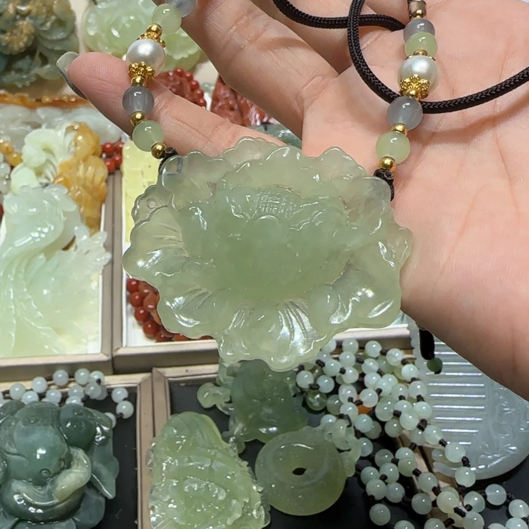 未镶嵌蛇纹石玉吊坠