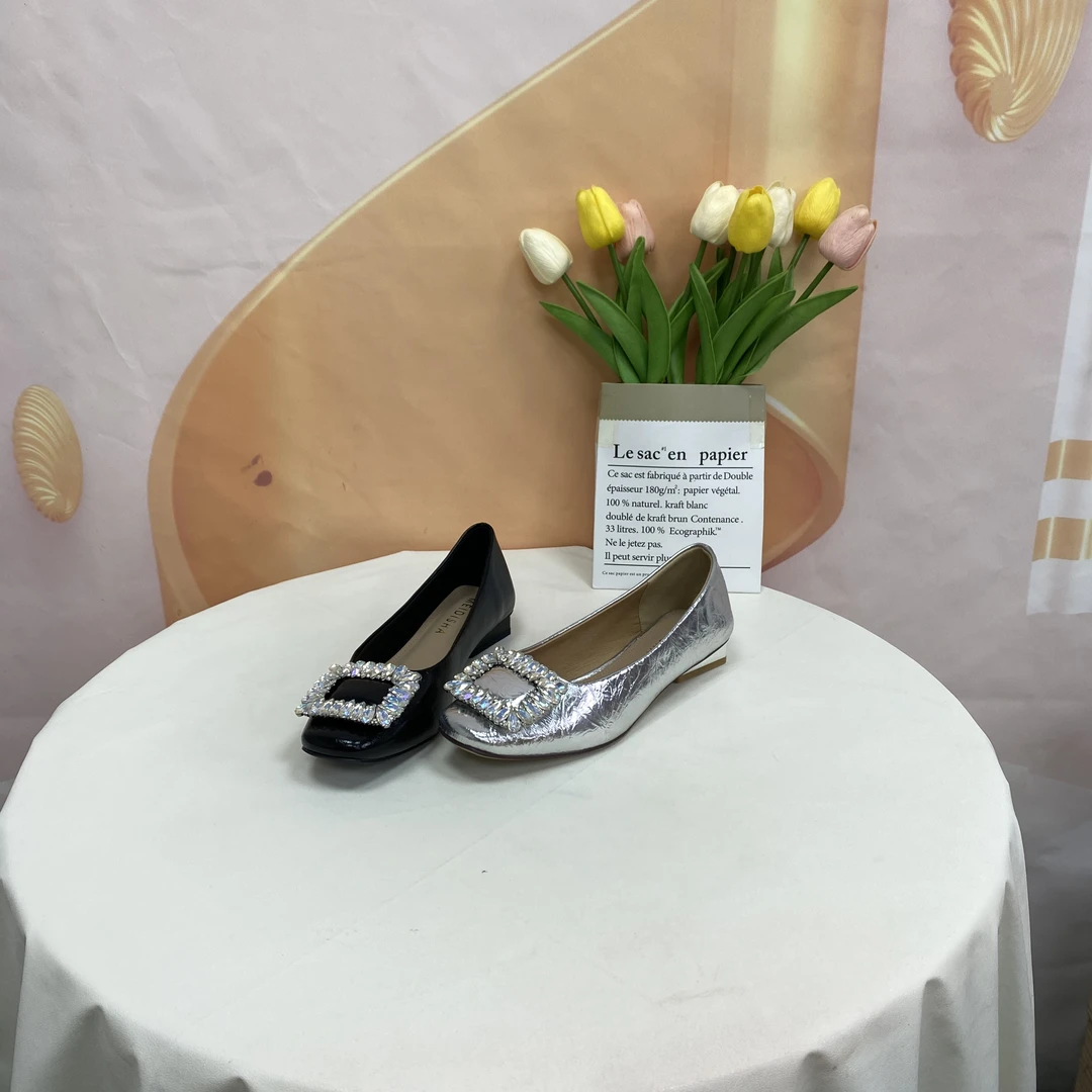 68020春秋新款时尚水钻方扣低跟单鞋F